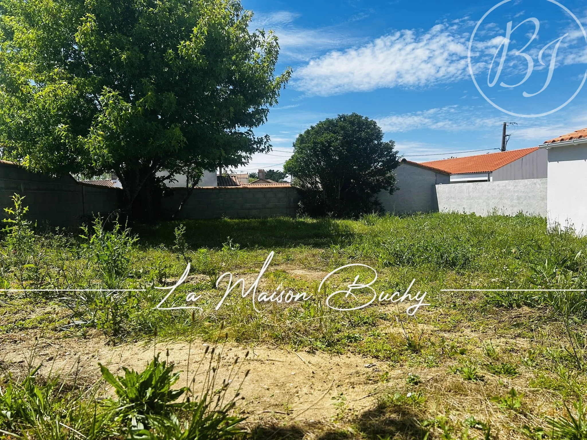 Maison à rénover à Sauveterre : Nature et Pistes Cyclables 