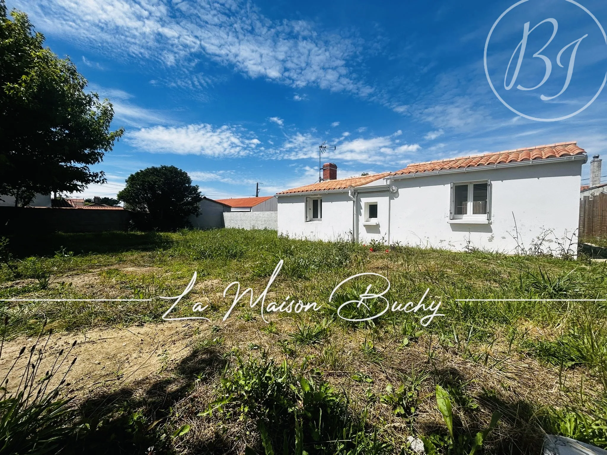 Maison à rénover à Sauveterre : Nature et Pistes Cyclables 