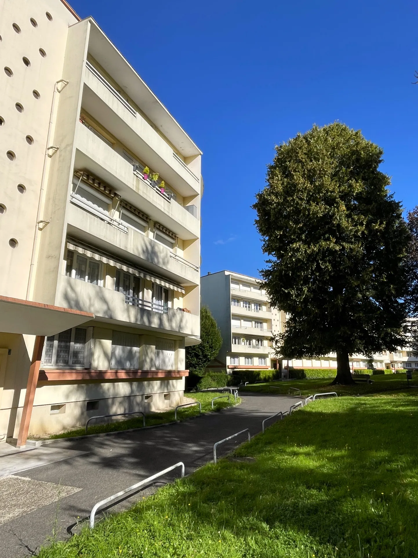 Appartement 1er étage sur parc arboré à St Quentin 