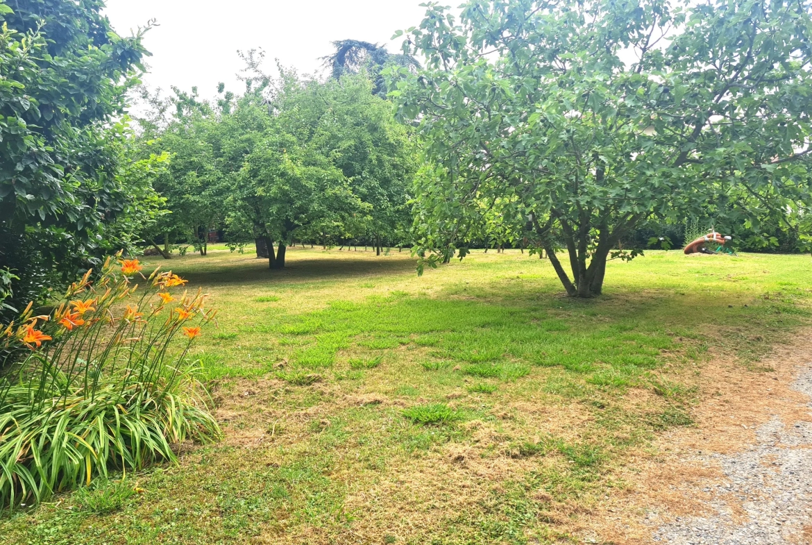 Terrain plat de 1494m2 viabilisé à Lézat-Sur-Lèze 