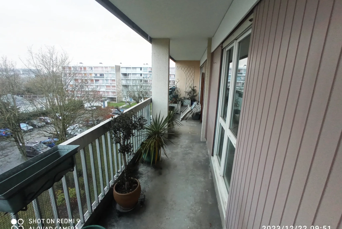 Appartement 4 pièces avec grand balcon à Cergy 