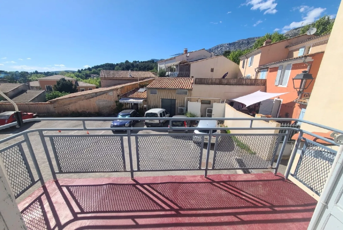 Maison de village avec vue à Puyloubier 