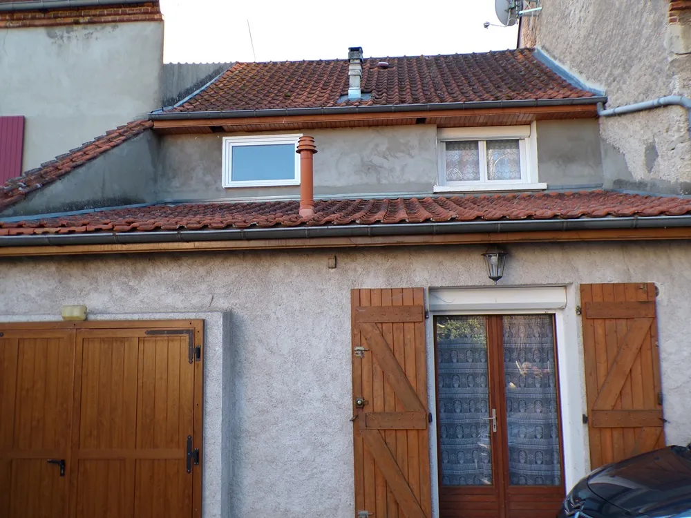 Maison mitoyenne à rénover à Creuzier le Vieux 