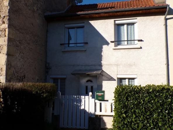 Maison mitoyenne à rénover à Creuzier le Vieux