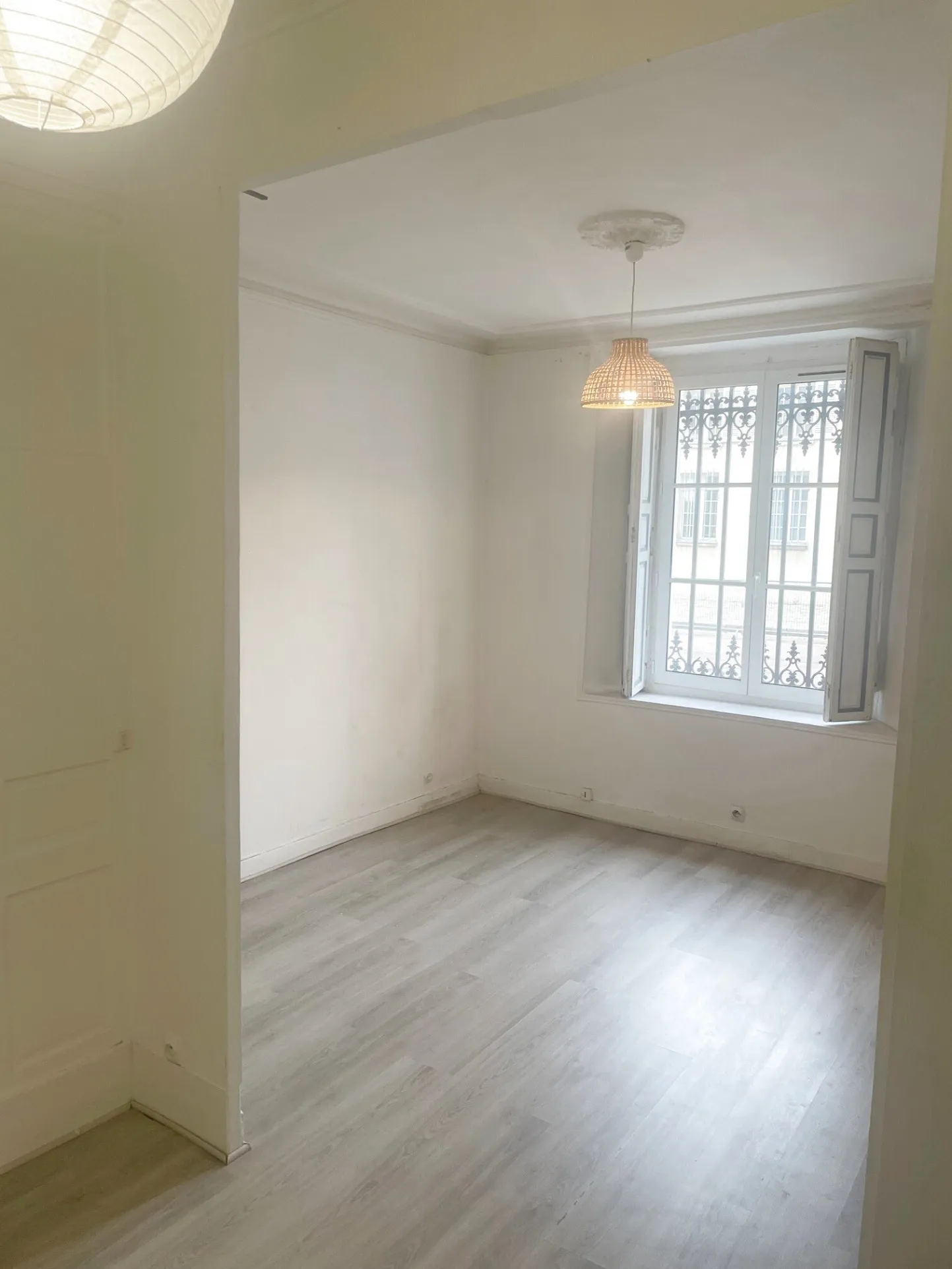 Investment Opportunity: Charming Studio Apartment in Saint-Louis Neighborhood, Versailles 