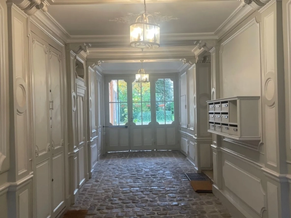 Investment Opportunity: Charming Studio Apartment in Saint-Louis Neighborhood, Versailles