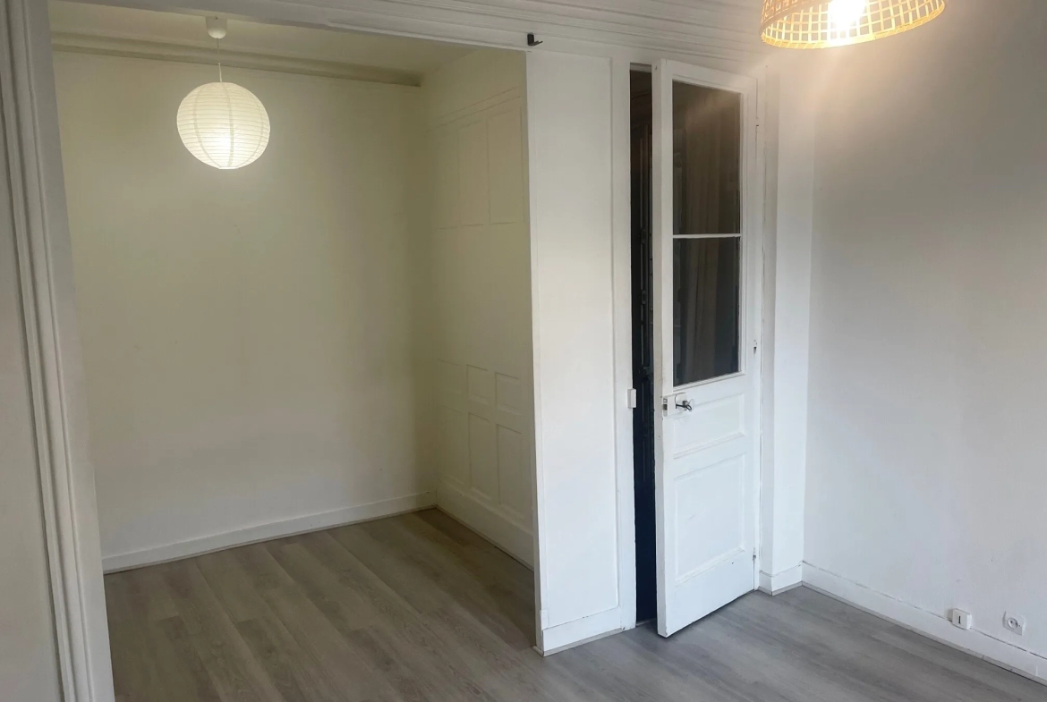 Investment Opportunity: Charming Studio Apartment in Saint-Louis Neighborhood, Versailles 