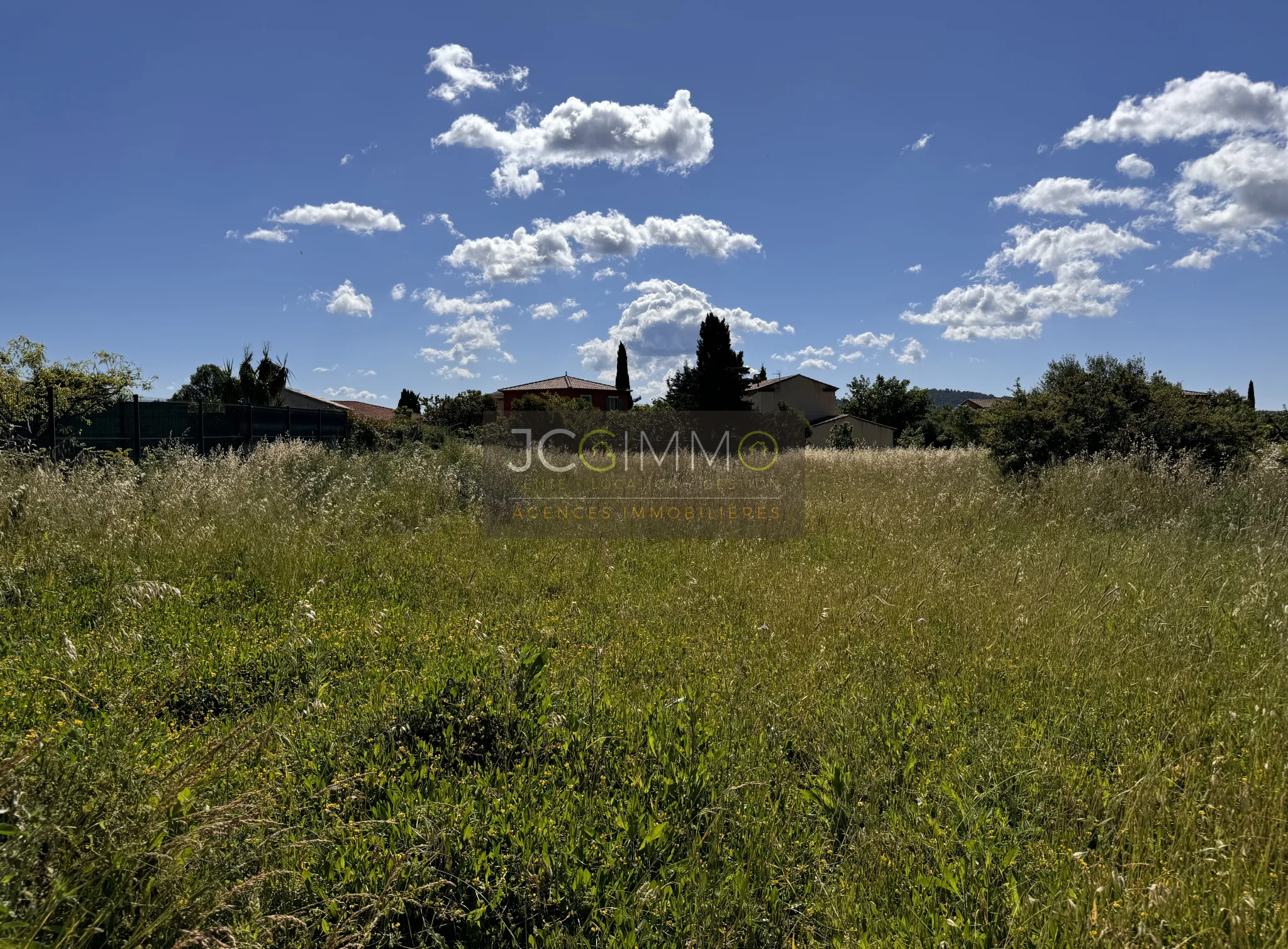 Terrain de 623m2 à Cuers : rare opportunité ! 