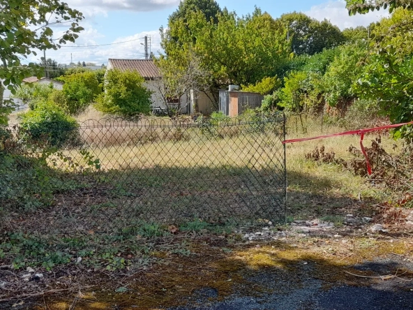 Terrain à bâtir rive gauche hors lotissement à Saintes