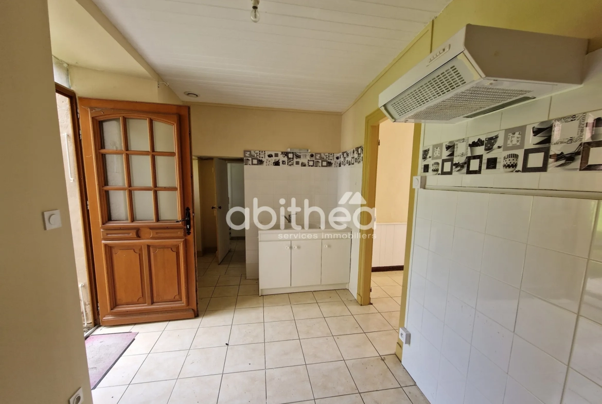 Immeuble avec 2 appartements à Suris - 94 000 € 