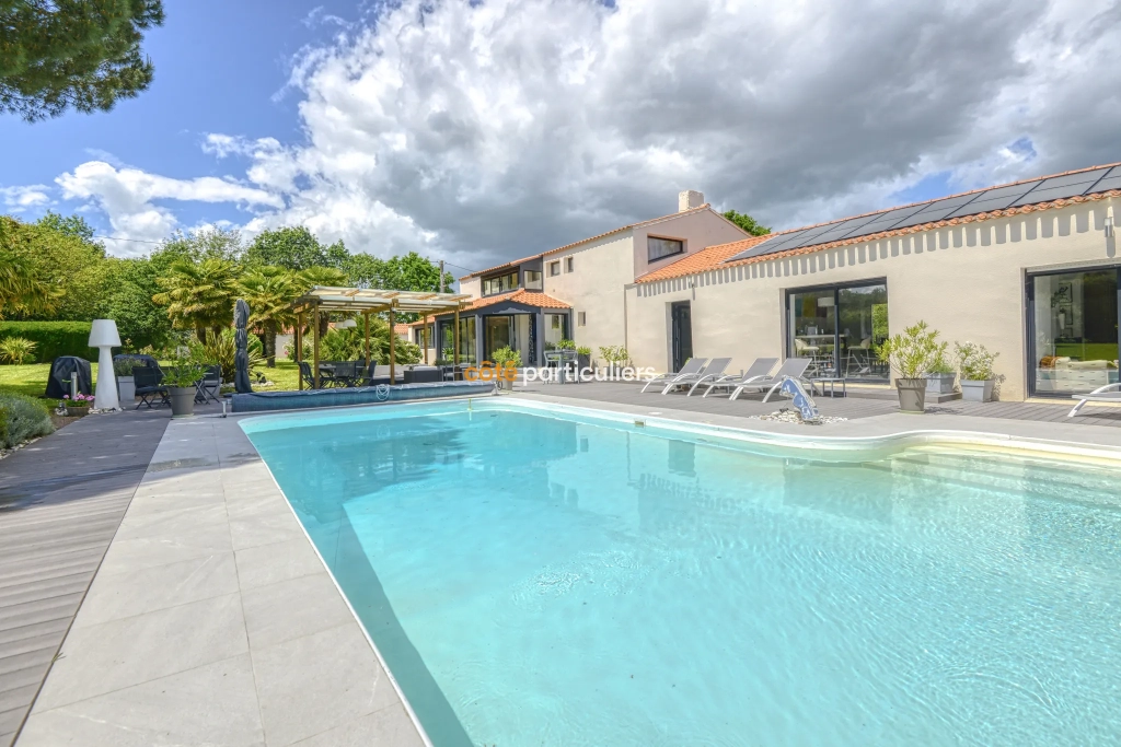 Propriété de luxe avec piscine et jardin à Bouaye