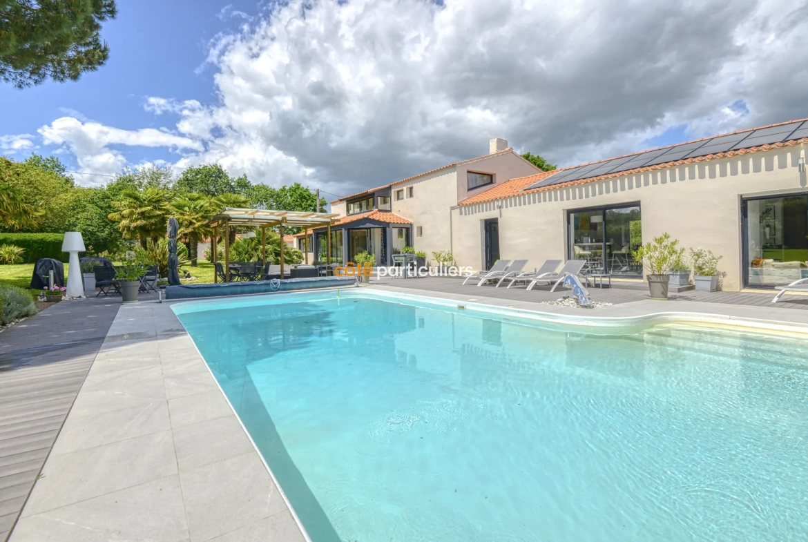 Propriété de luxe avec piscine et jardin à Bouaye 