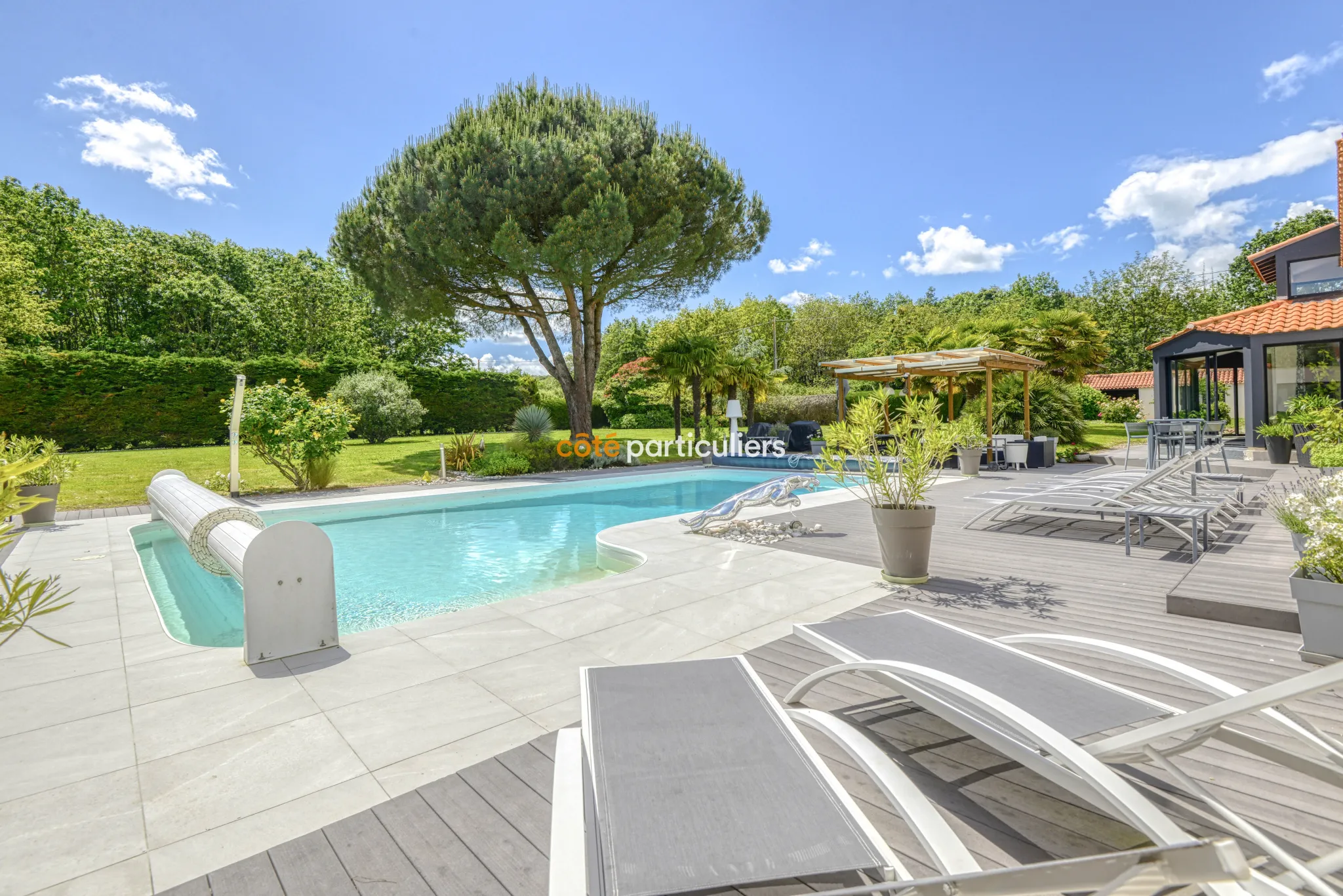 Propriété de luxe avec piscine et jardin à Bouaye 