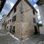 Maison de village à Gajan avec vue sur les toits