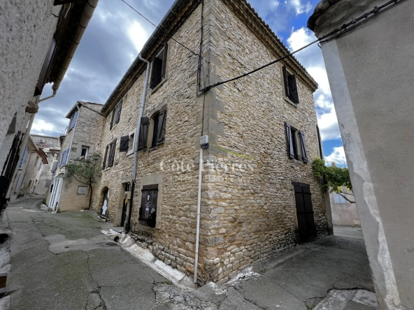 Maison de village à Gajan avec vue sur les toits