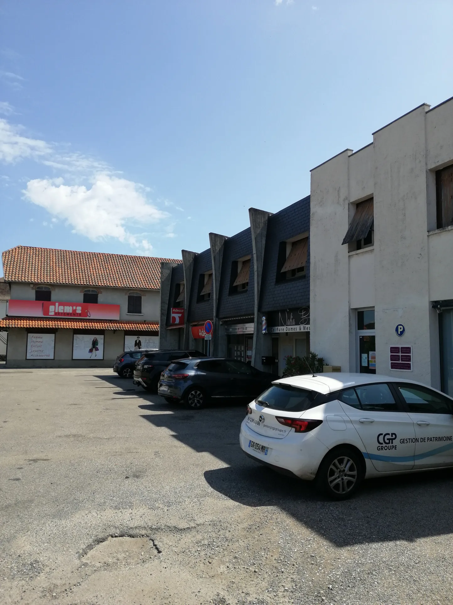 Immeuble à Biars-sur-Cère avec Locaux Commerciaux et Appartements 