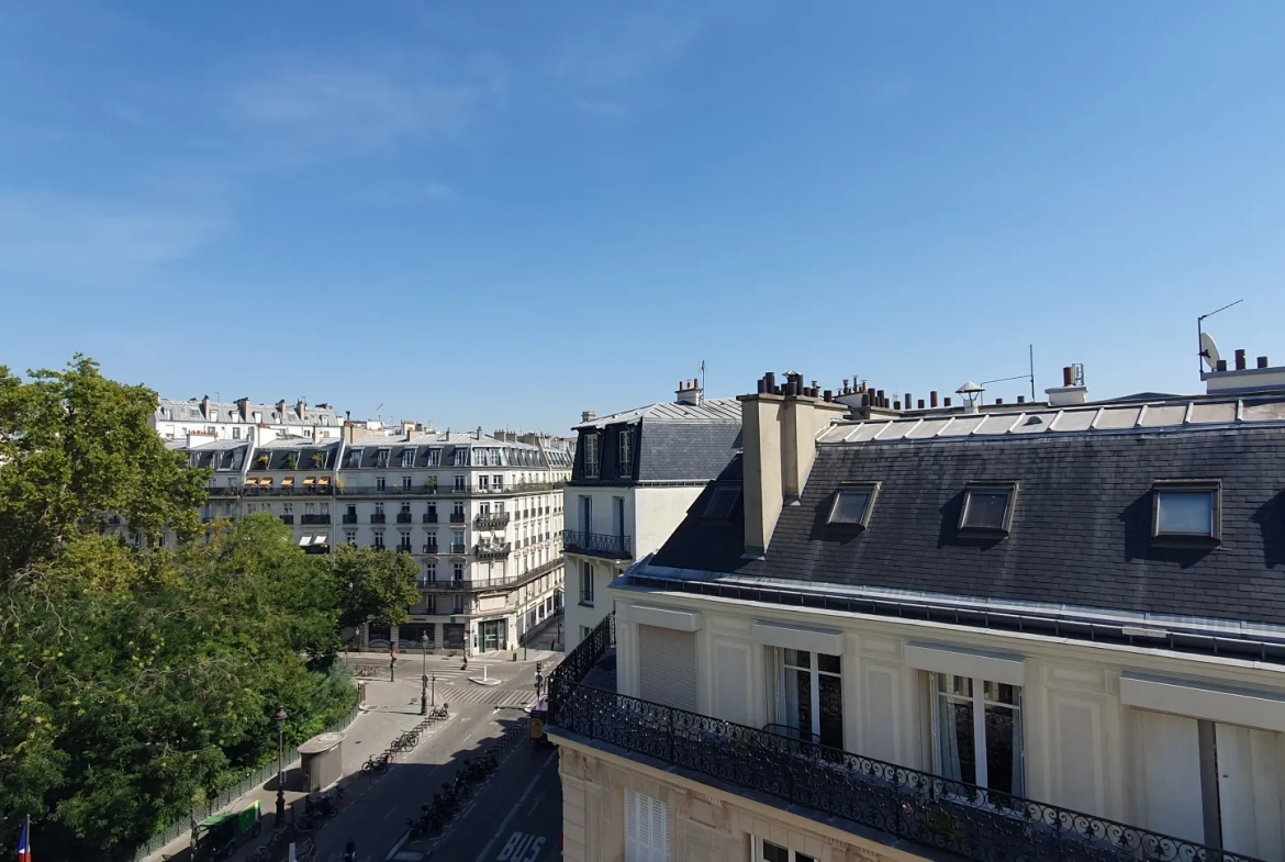 Charmante Chambre de Service à Paris 9ème - Vue Dégagee sur les Toits 