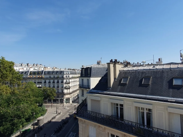 Charmante Chambre de Service à Paris 9ème - Vue Dégagee sur les Toits