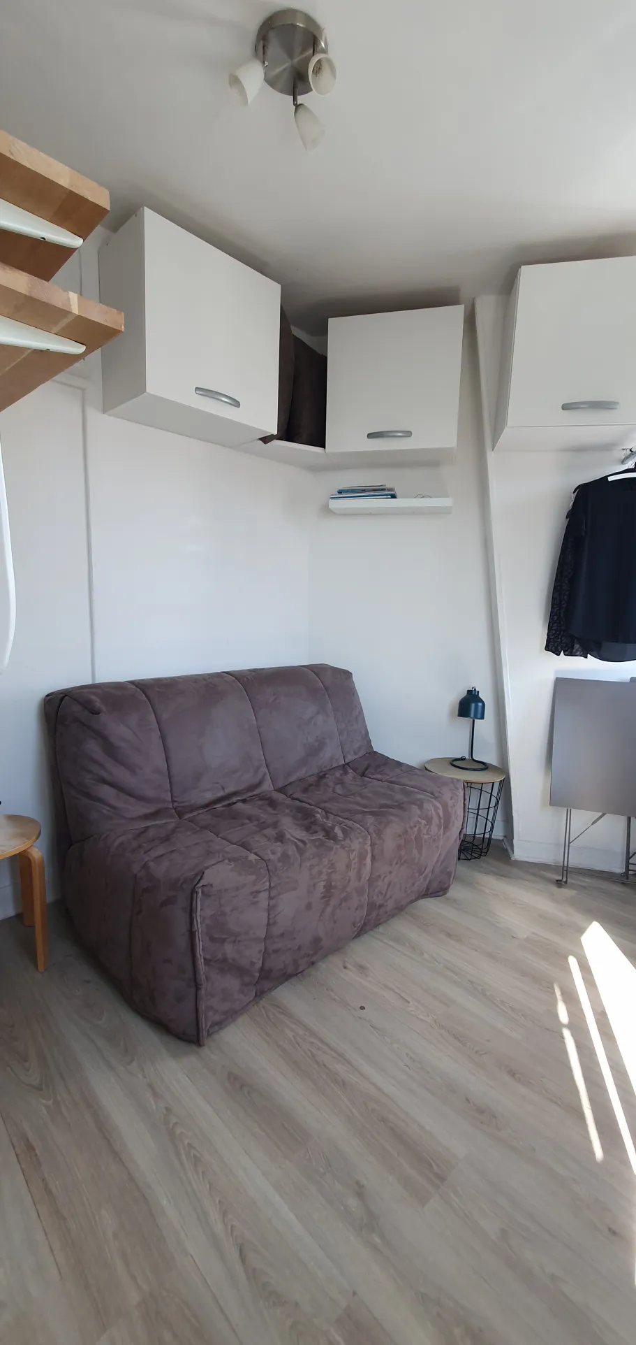 Charmante Chambre de Service à Paris 9ème - Vue Dégagee sur les Toits 