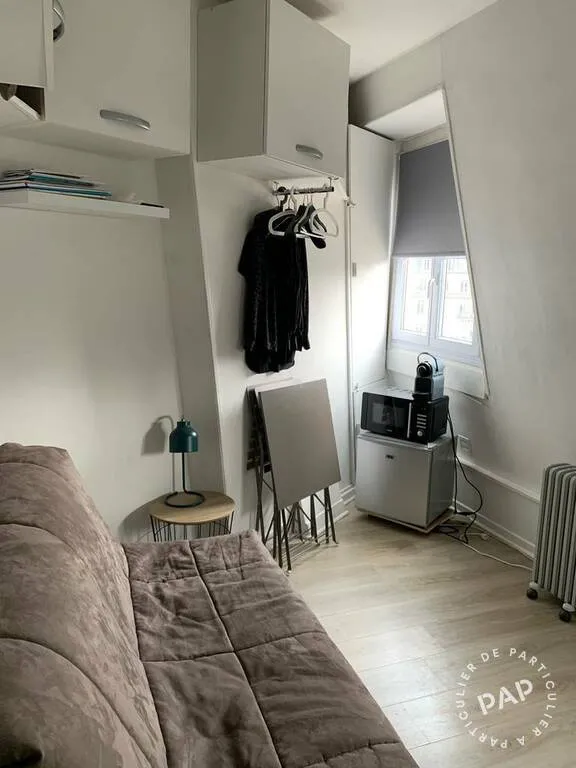 Charmante Chambre de Service à Paris 9ème - Vue Dégagee sur les Toits 