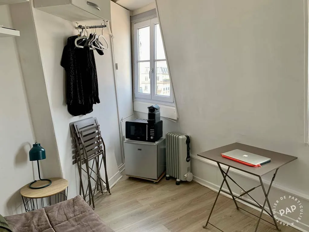 Charmante Chambre de Service à Paris 9ème - Vue Dégagee sur les Toits 