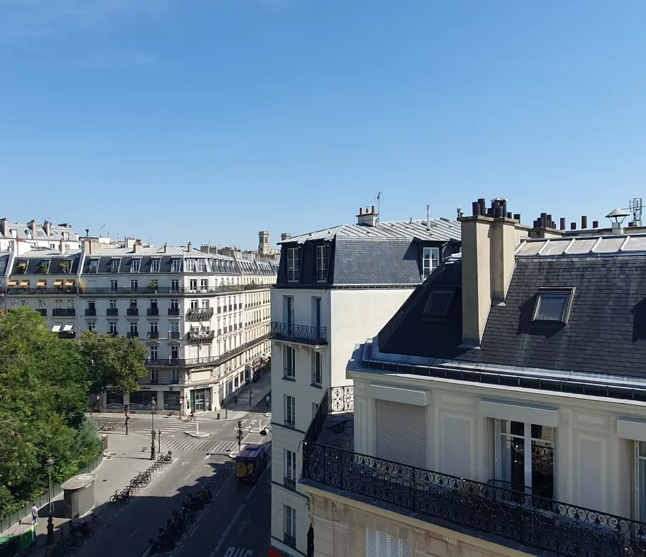 Charmante Chambre de Service à Paris 9ème - Vue Dégagee sur les Toits 