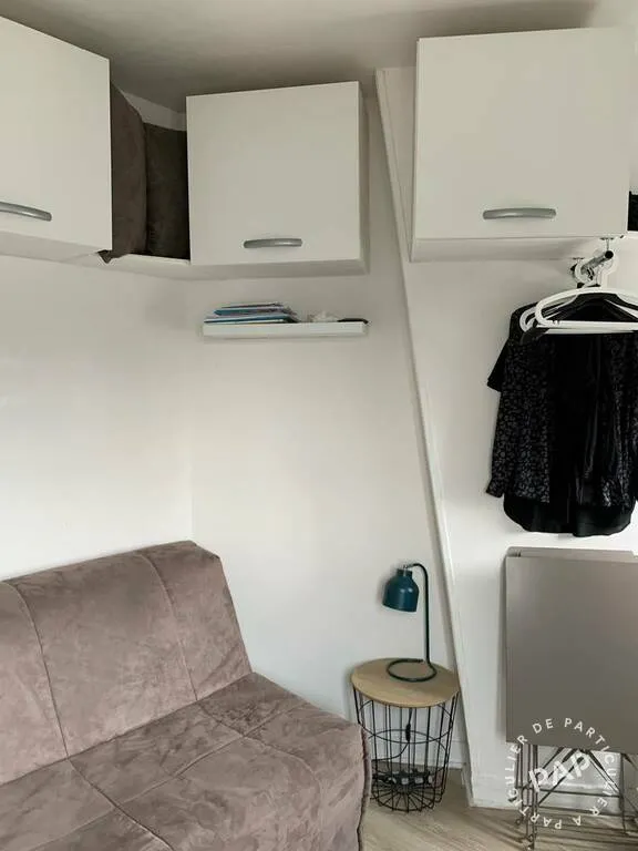 Charmante Chambre de Service à Paris 9ème - Vue Dégagee sur les Toits 