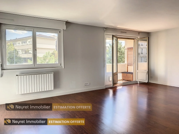 Appartement T3 97m2 avec Cuisine Équipée Haut de Gamme et Balcon Exposé Sud