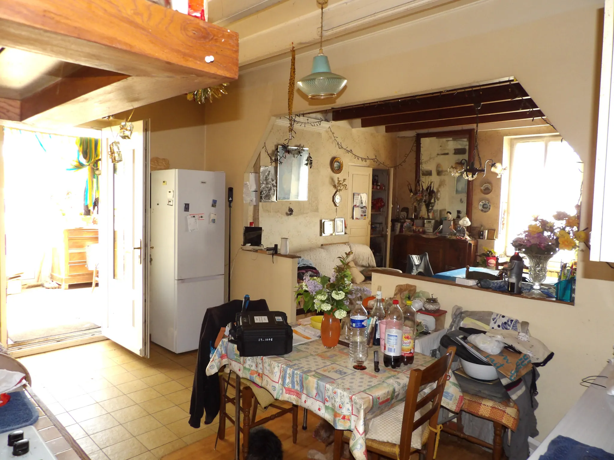 Maison à rénover avec 3 chambres et jardin à St Savinien 