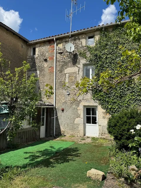 Maison de bourg à Ste Hermine avec 3 chambres 