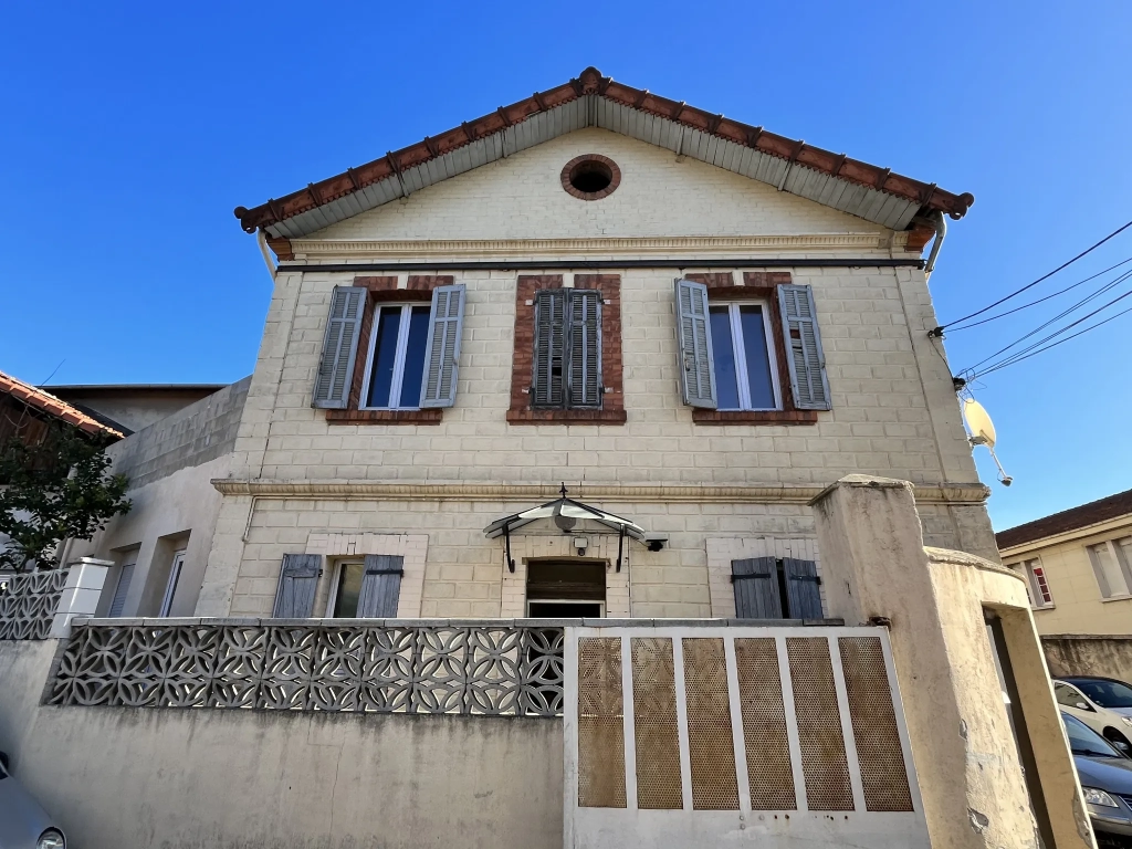 Maison 128m2 avec fort potentiel en zone franche à Marseille