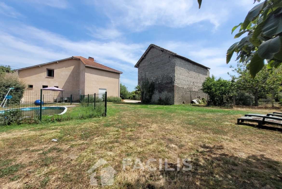 Grande Maison avec 5 Chambres à Vic en Bigorre 