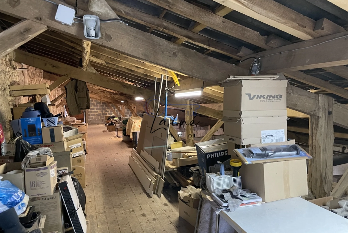 Charmante ferme avec 3 Chambres, Cuisine Ouverte et Vastes Espaces à Bergerac 24100 