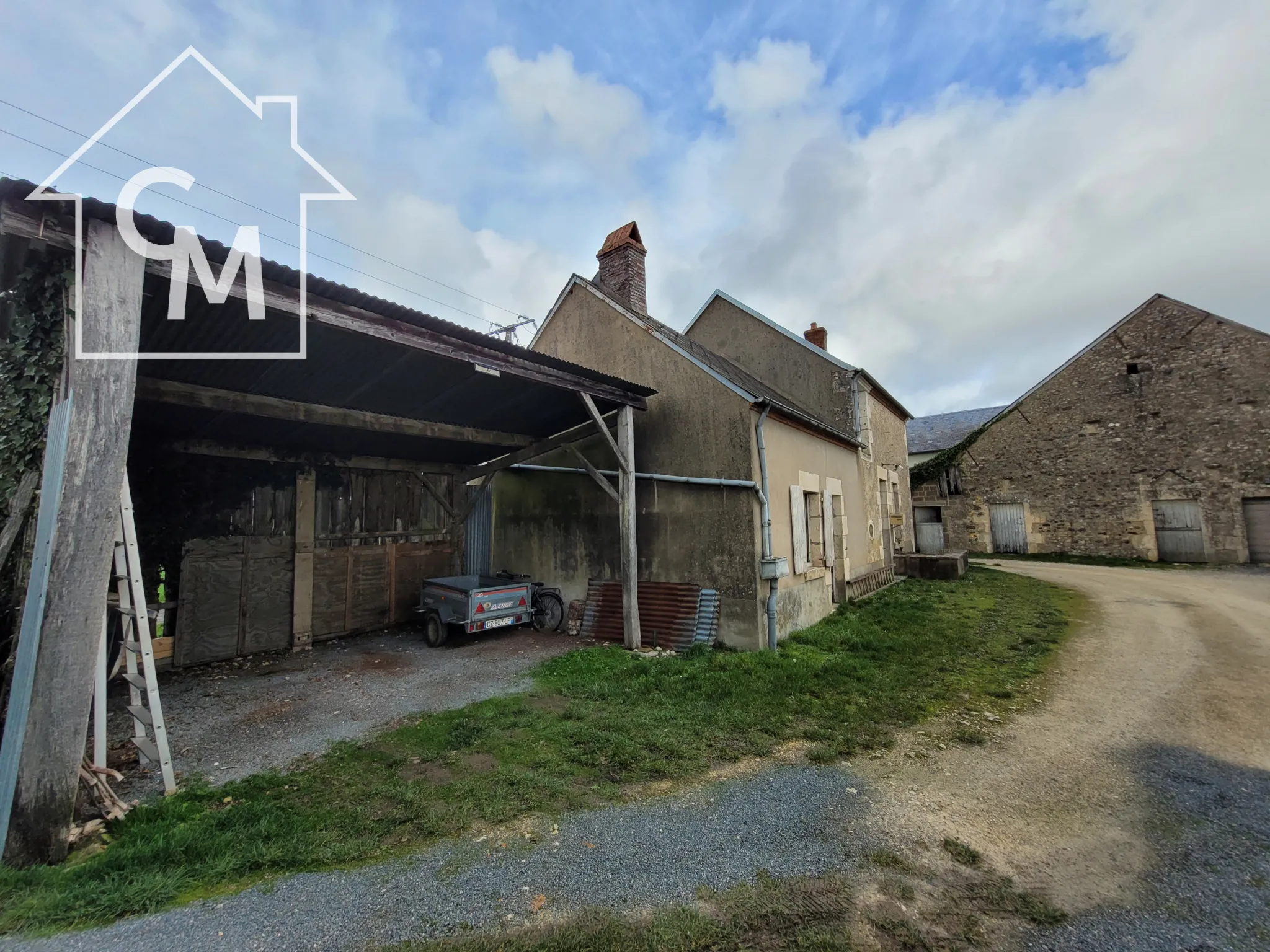 Maison F2 avec jardin et dépendances à Montigny 