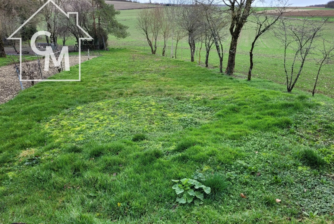 Maison F2 avec jardin et dépendances à Montigny 