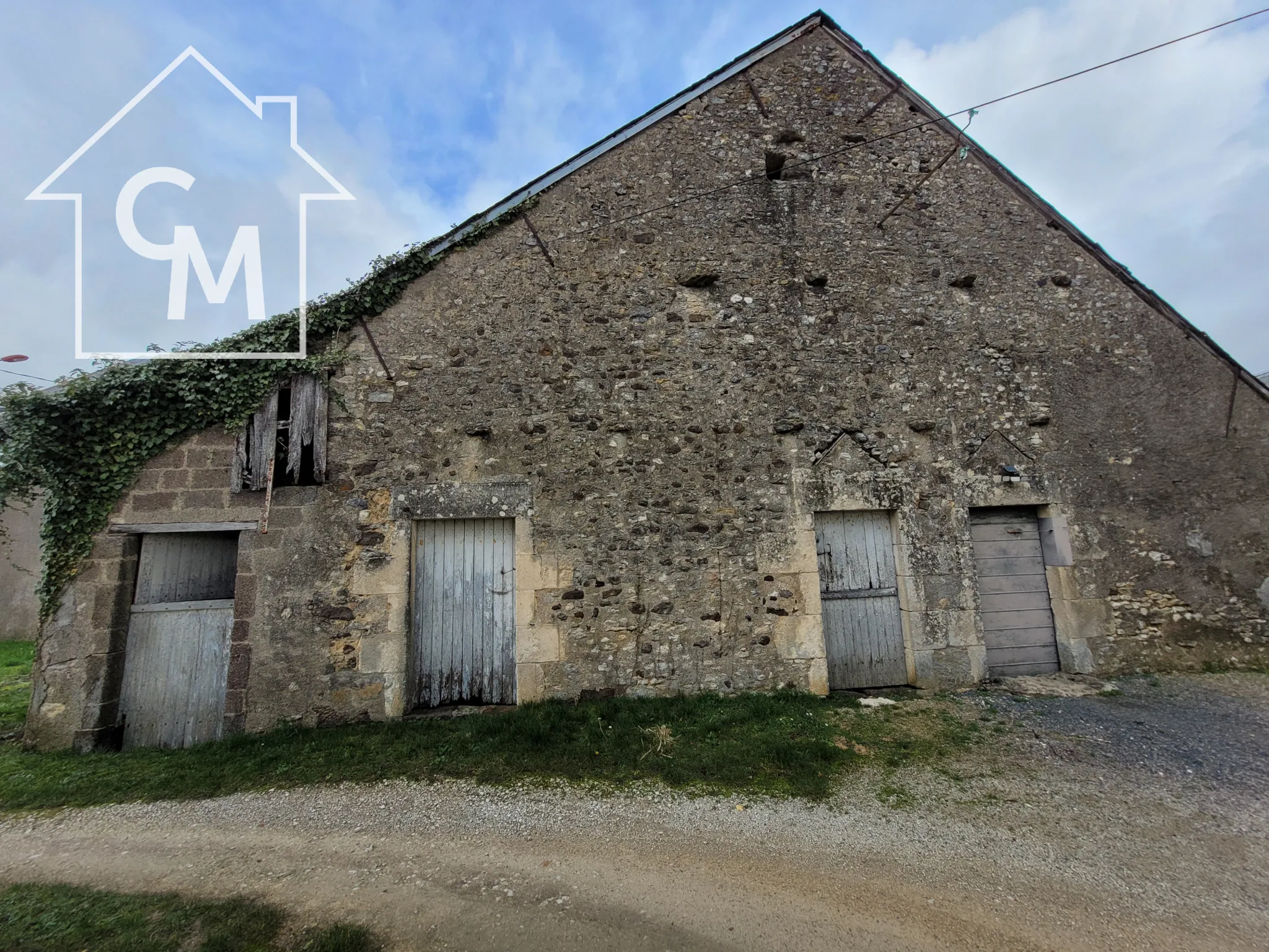 Maison F2 avec jardin et dépendances à Montigny 