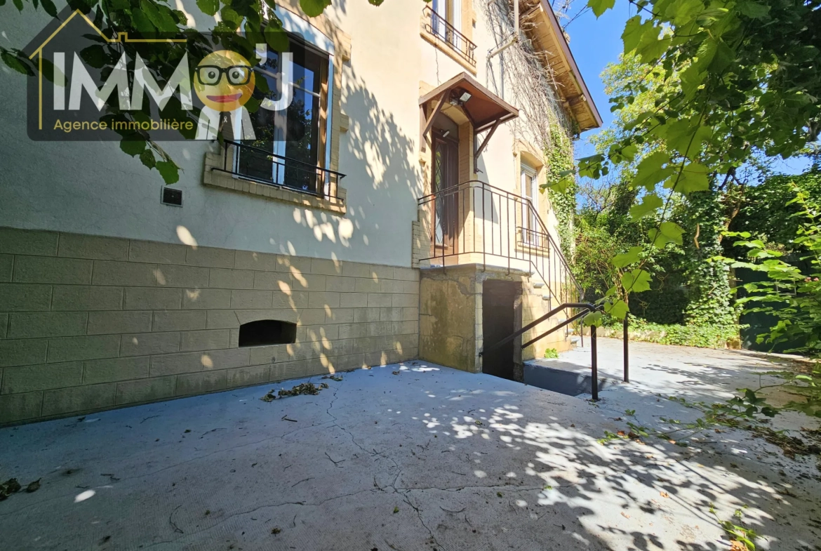 Maison à rénover avec jardin - Neuves maisons 