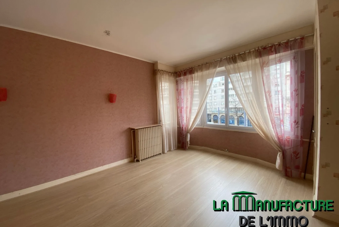 Appartement F6 avec Vue sur Place Fourneyron - Saint-Étienne 