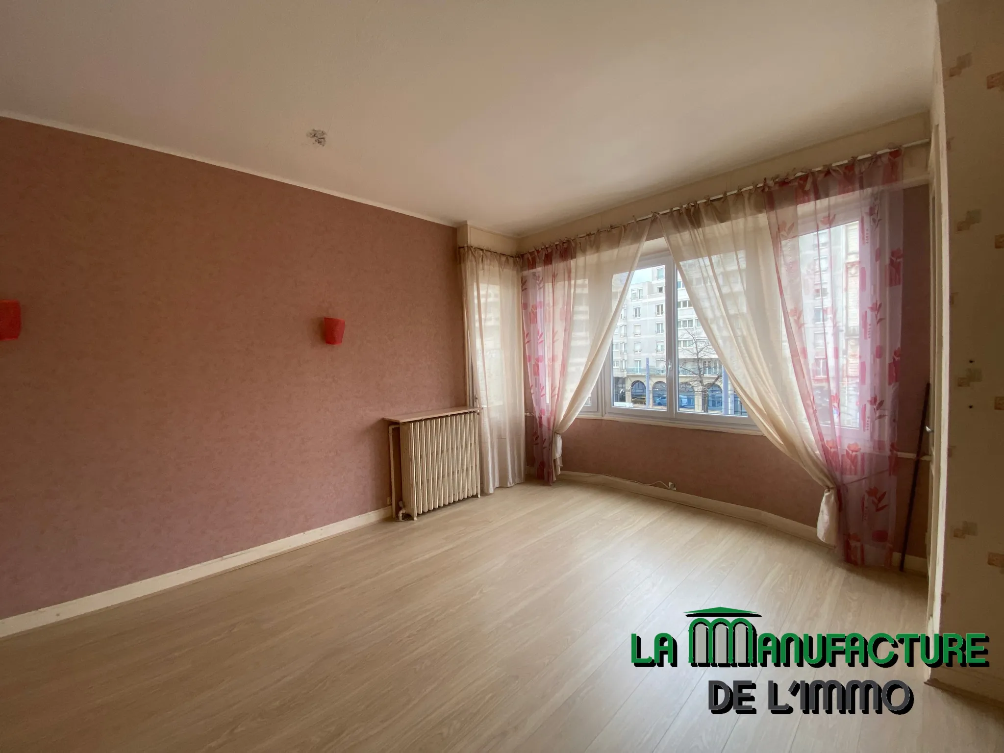 Appartement F6 avec Vue sur Place Fourneyron - Saint-Étienne 