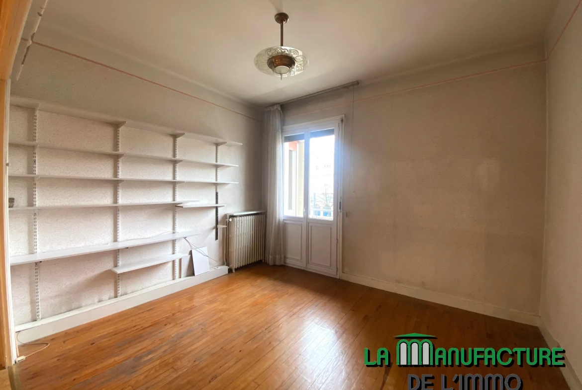 Appartement F6 avec Vue sur Place Fourneyron - Saint-Étienne 