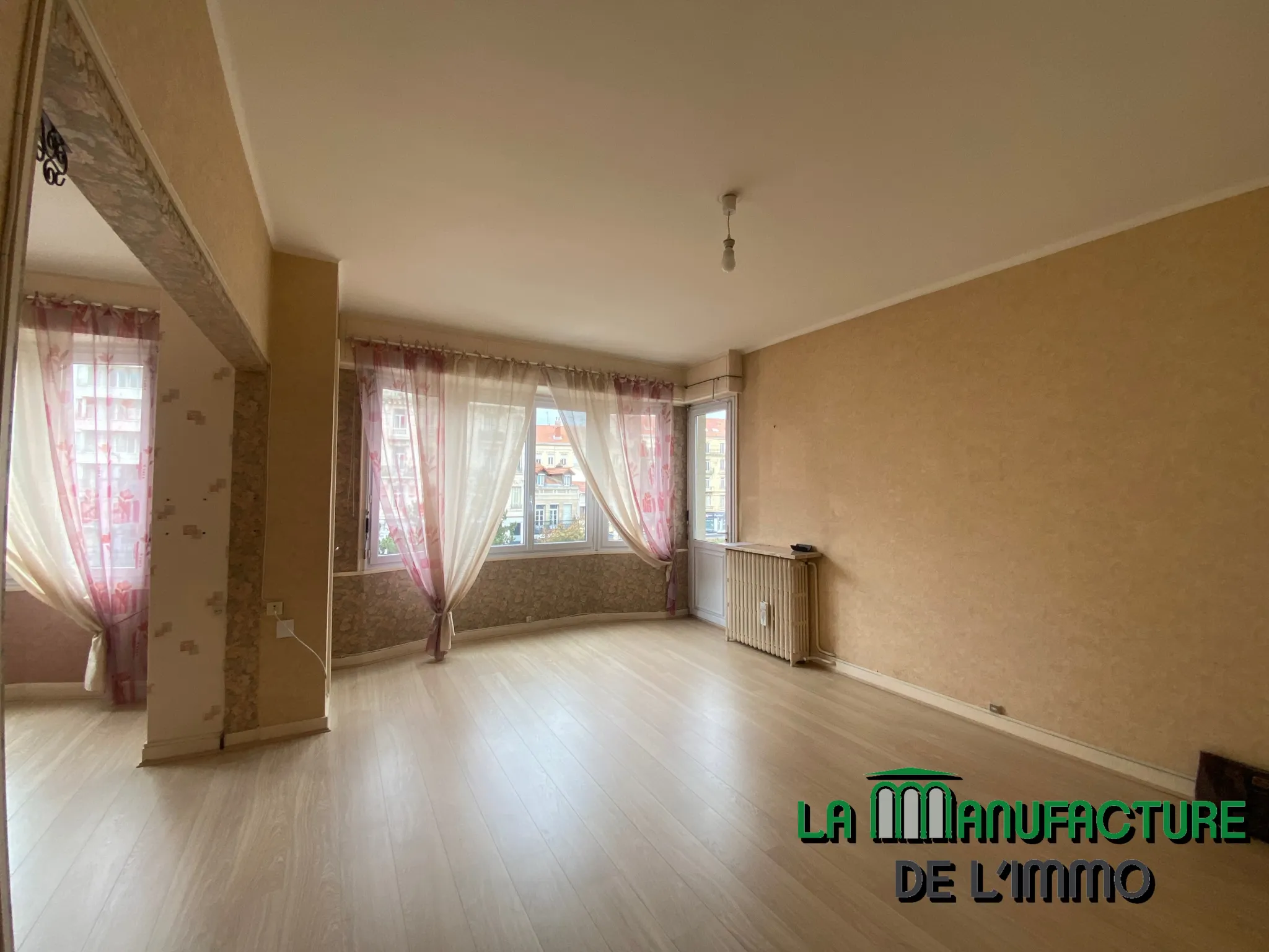 Appartement F6 avec Vue sur Place Fourneyron - Saint-Étienne 