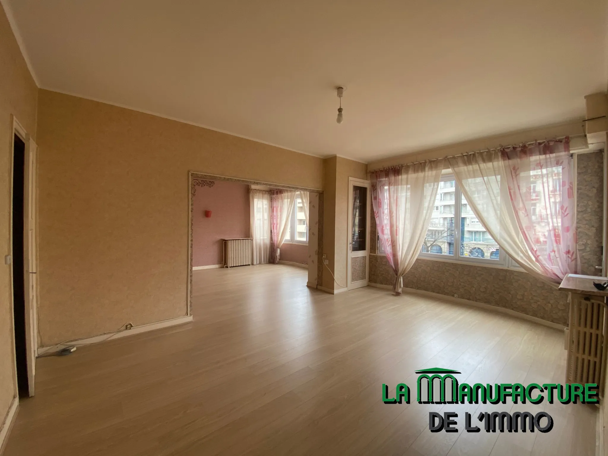 Appartement F6 avec Vue sur Place Fourneyron - Saint-Étienne 