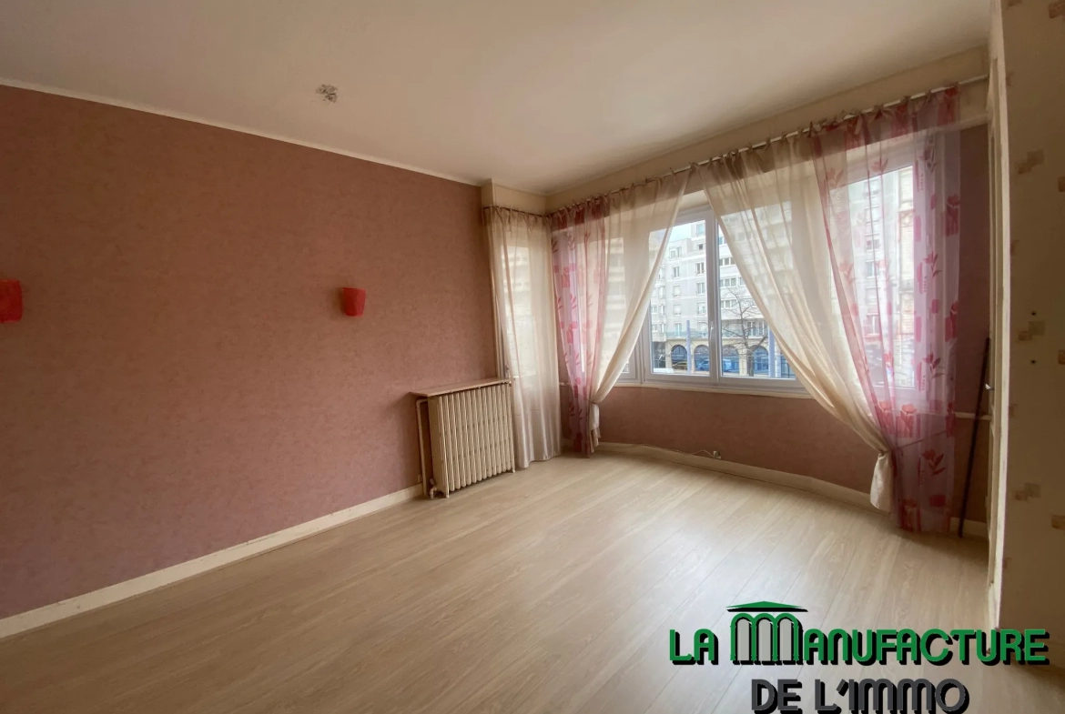 Appartement F6 avec Vue sur Place Fourneyron - Saint-Étienne 