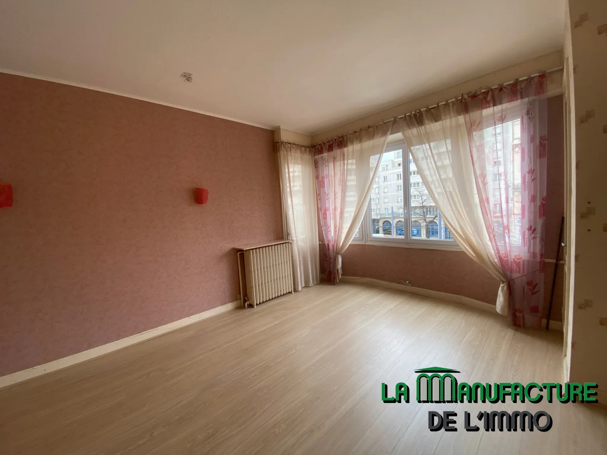 Appartement F6 avec Vue sur Place Fourneyron - Saint-Étienne 