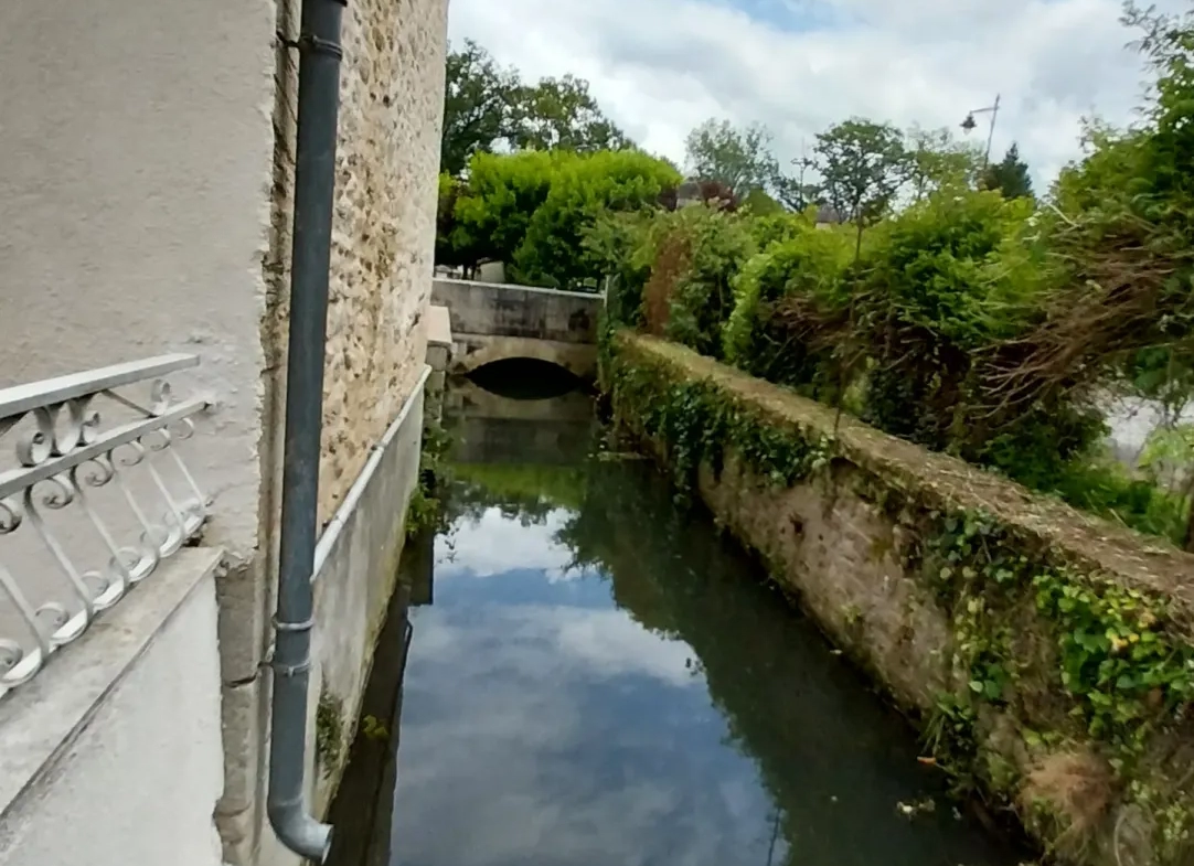 Maison en Pierres Rénovée à Chateau-l'évêque 