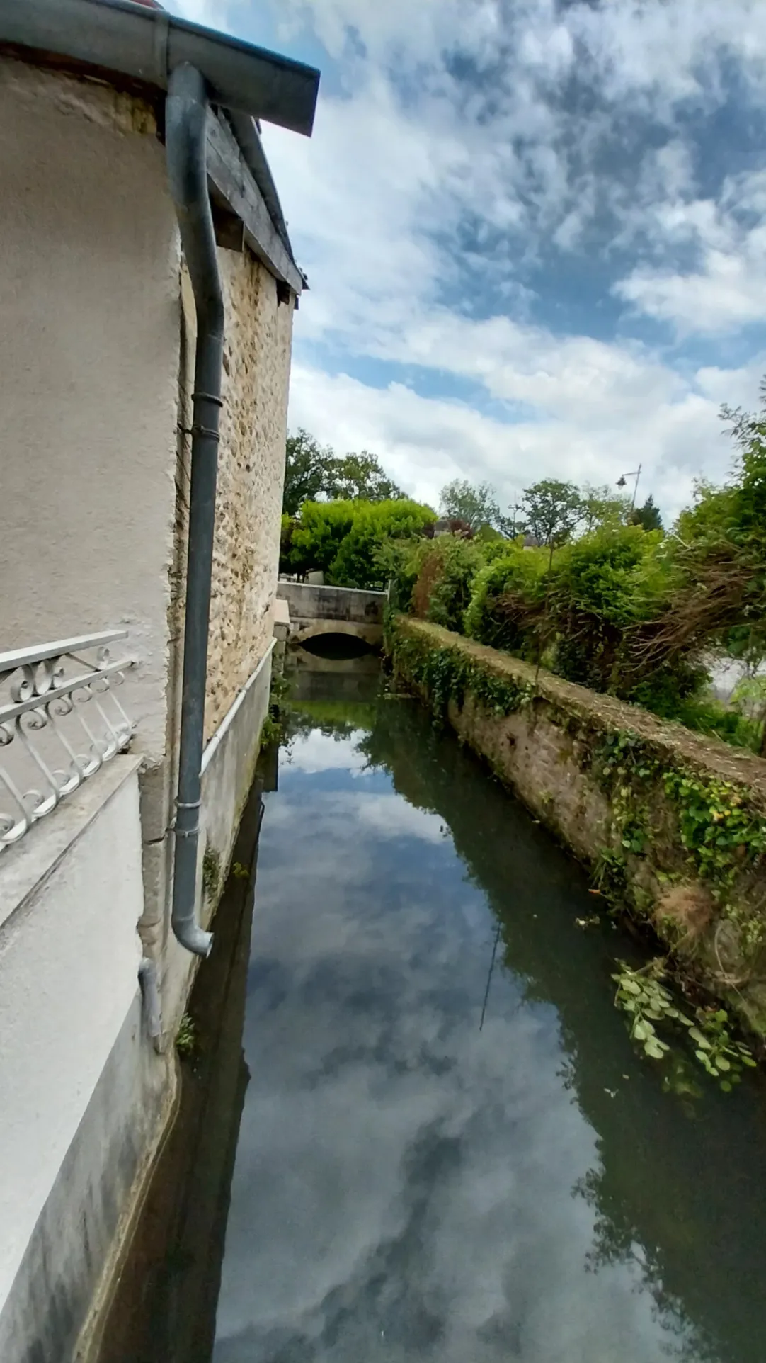 Maison en Pierres Rénovée à Chateau-l'évêque 