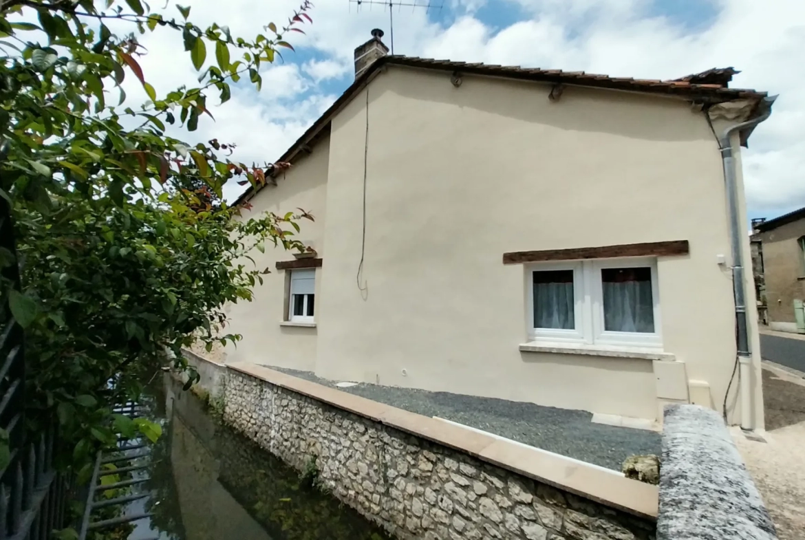 Maison en Pierres Rénovée à Chateau-l'évêque 