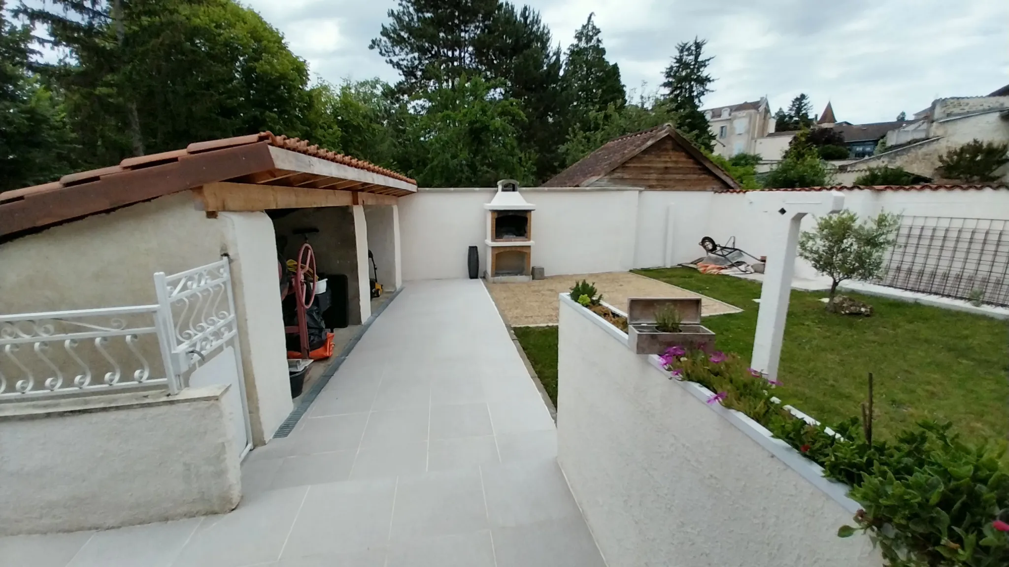 Maison en Pierres Rénovée à Chateau-l'évêque 