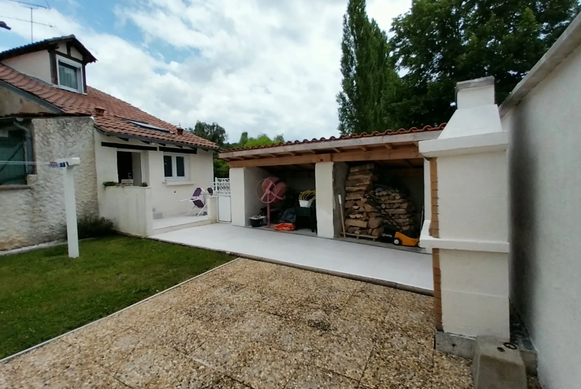 Maison en Pierres Rénovée à Chateau-l'évêque 