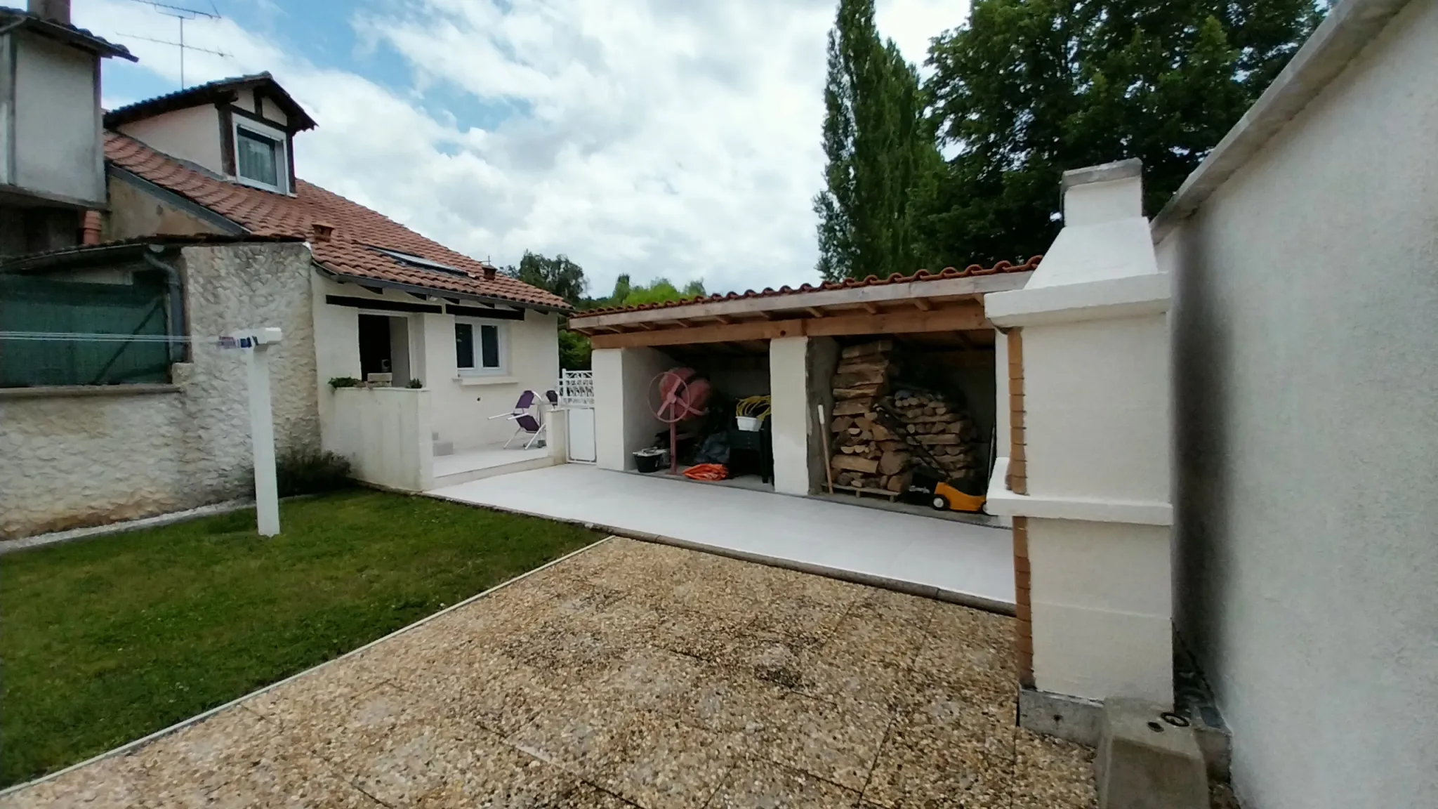 Maison en Pierres Rénovée à Chateau-l'évêque 